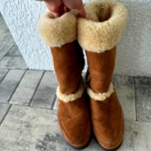 Uggs Sunburst Tall in Chestnut - size 10